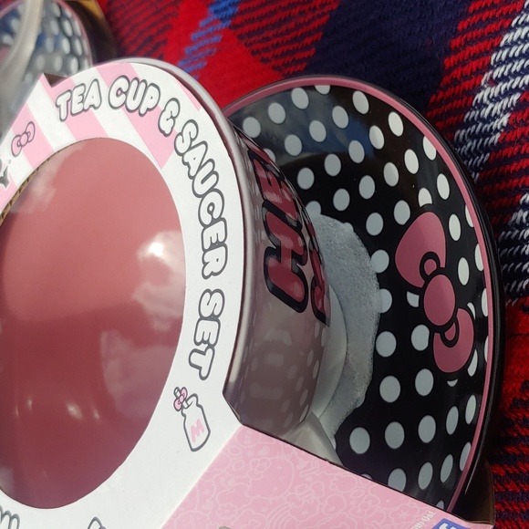 💓Hello Kitty 12oz Precious Tea Cup & Saucer Set 🌺☕ - Picture 8 of 16